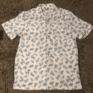 Men’s pineapple button down lightweight tee